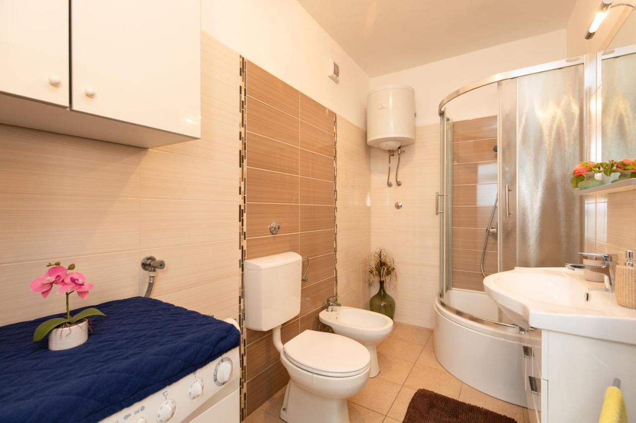 House Apartment *