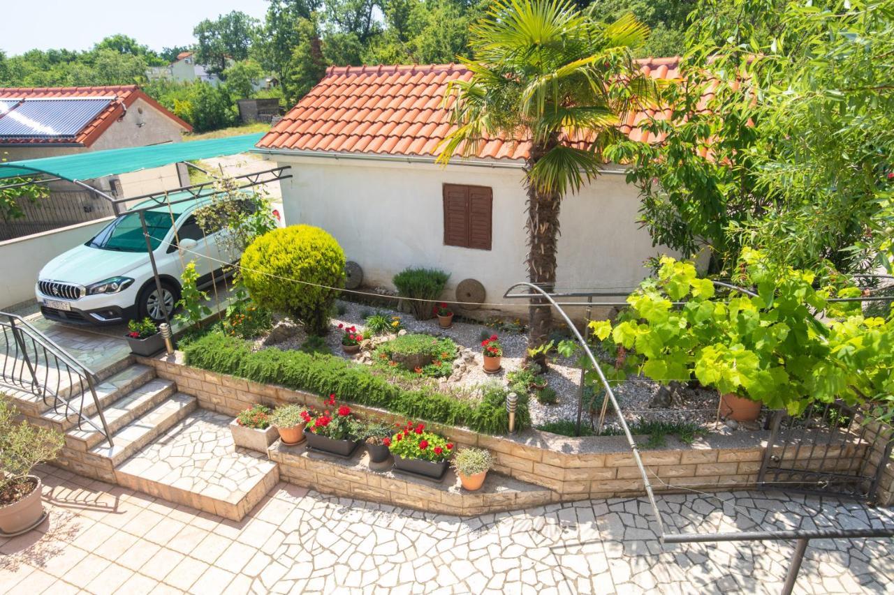 House Apartment *